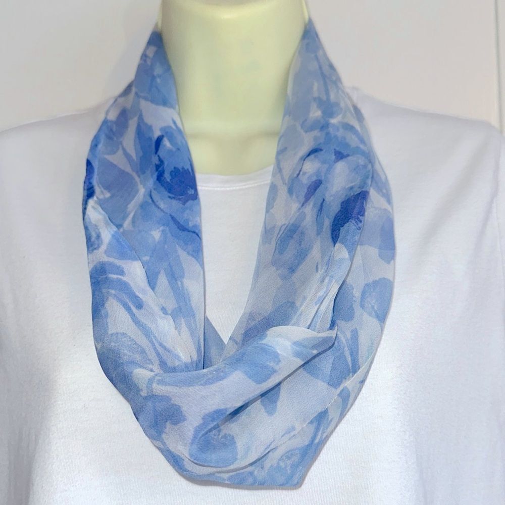 Vintage 60s Vera light blue & white‎ watercolors floral silk infinity neck scarf